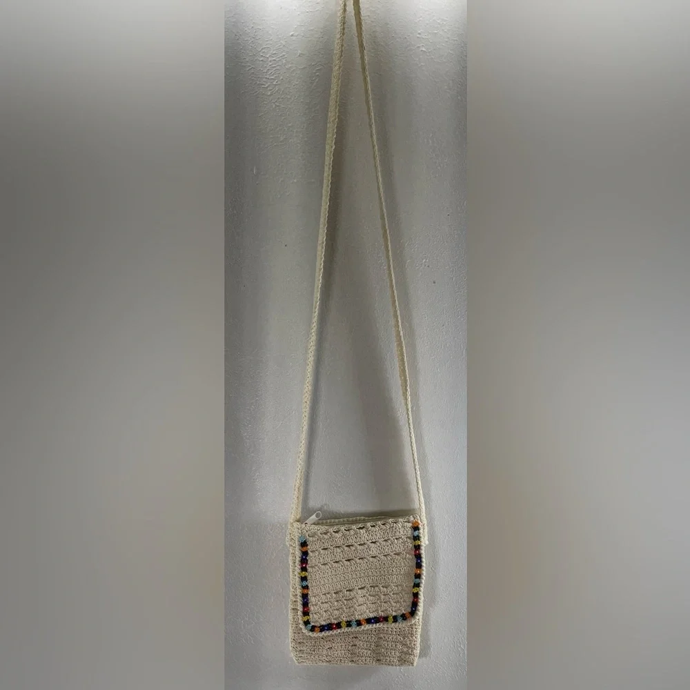 Vintage Y2K 90’s Crocheted Beaded Flower Beige 2 Pocket Crossbody Purse
